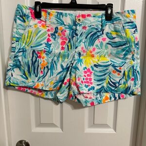 Lilly Pulitzer 5” Shorts Vibrant Tropical Design